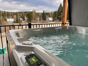 Awesome mountain views from private hot tub