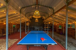 Game barn with ping pong