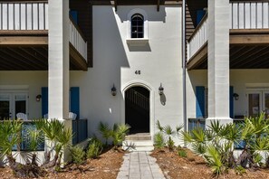 Entry Way to 'Sea-ing Green at Rosemary'