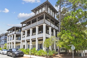 Nestled in the Beautiful Rosemary Beach!