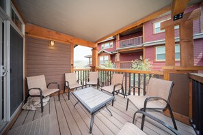 SWP Cozens Point I 201 outside deck