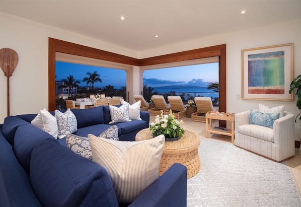 Blue Ocean Suite H401 | Expansive Ocean View Great Room