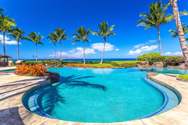 Beach Front Adult Infinity-Edge Heated Swimming Pool Directly on Wailea Beach