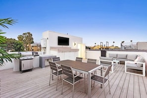 The perfect Hollywood rooftop escape