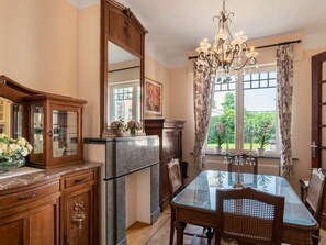Cabinetry, Furniture, Property, Table, Window, Countertop, Houseplant, Wood, Drawer, Interior Design