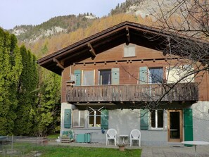 Sky, Building, Window, Plant, Mountain, Tree, Cottage, House, Wood, Residential Area