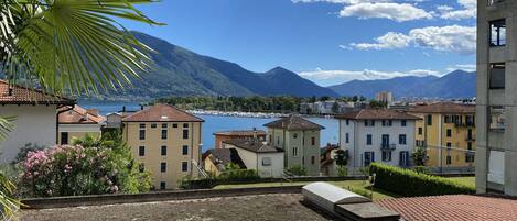 Cielo, Nube, Costruzione, Giorno, Proprietà, Finestra, Pianta, Azzurro, Infrastruttura, Architettura