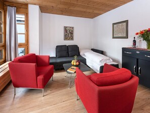 Eigentum, Möbel, Pflanze, Bilderrahmen, Komfort, Couch, Wohnzimmer, Holz, Beleuchtung, Interior Design