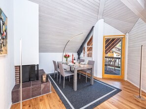 Table, Picture Frame, Wood, Architecture, Flooring, Floor, Living Room, Hall, Building, Shade