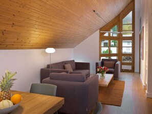Möbel, Eigentum, Tabelle, Pflanze, Couch, Komfort, Holz, Interior Design, Gebäude, Wohnzimmer