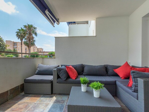 Couch, Eigentum, Möbel, Wolke, Himmel, Interior Design, Komfort, Beleuchtung, Flooring, Rechteck