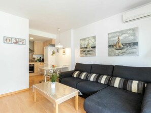 Couch, Eigentum, Tabelle, Möbel, Bilderrahmen, Komfort, Wohnzimmer, Holz, Interior Design, Beleuchtung