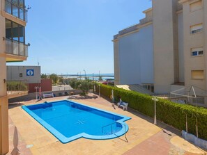 Wasser, Himmel, Gebäude, Daytime, Eigentum, Pflanze, Schwimmbad, Fenster, Azurblau, Schatten