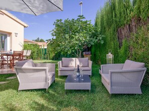 Plant, Furniture, Sky, Window, Shade, Building, Outdoor Furniture, Tree, Wood, Rectangle