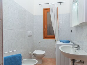 Spiegel, Armatur, Eigentum, Sinken, Zapfhahn, Bad Sink, Badezimmer, Gebäude, Blau, Lila