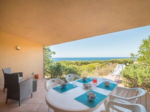 Möbel, Pflanze, Tabelle, Gebäude, Himmel, Stuhl, Azurblau, Schatten, Die Architektur, Interior Design