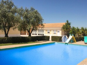 L'Eau, Plante, Meubles, Piscine, Propriété, Ciel, Bleu Azur, Bleu, La Nature, Arbre