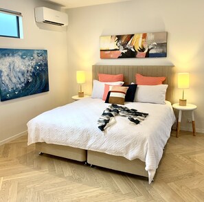 King sized comfy bed with luxurious linen and gorgeous artwork