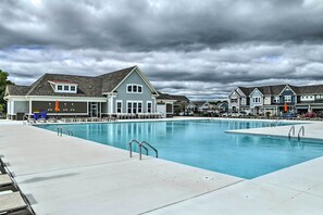 Bishops Landing | Community Pool