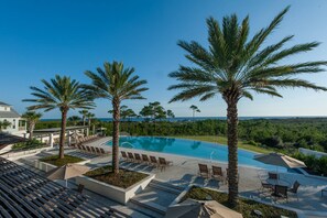 Large infinity pool overlooking the Gulf of Mexico!
