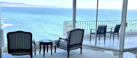 Mesmerizing direct ocean views right from your bed! Overlooking famous K38 Surf!