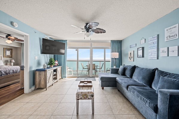 Laguna Keyes 809 is located on the oceanfront and offers fabulous views!