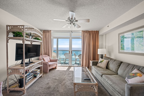 Laguna Keyes 908 is located on the oceanfront and offers fabulous views!