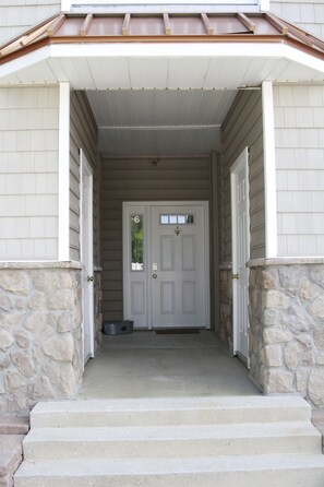 key-less entry way that includes storage closet 