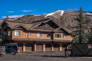 Two Bedroom Condo located near to Steamboat Ski area