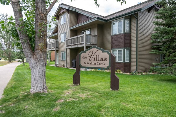 Unit is located in the Villas at Walton Creek complex