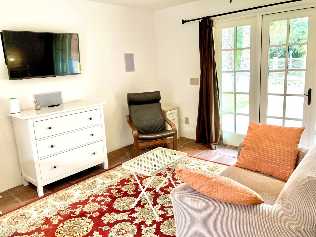 Detached casita in gated property. Family and pet friendly.