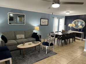 Living/dining room 