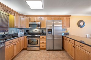 Test out your cooking skills in this fully stocked kitchen.