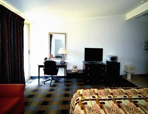 River-view Room, 1 King Bed with Jacuzzi tub and Balcony image 2