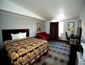 DELUXE ROOM, KING BED image 2