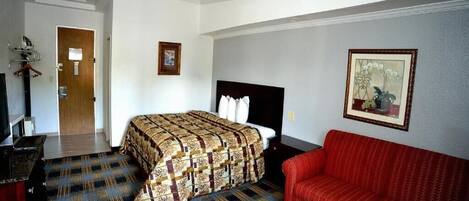 DELUXE ROOM, KING BED image 1