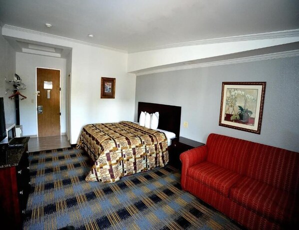 DELUXE ROOM, KING BED image 1
