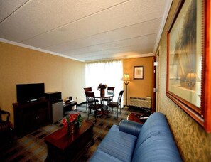 River-view Room, King Suite with Jetted tub and Ba image 4