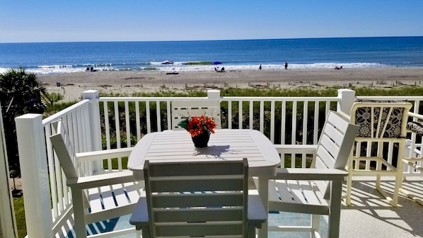 Large deck with panaramic
view
