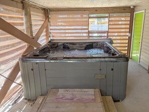 Indoor spa tub