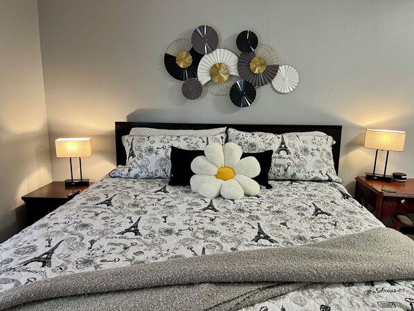 King Bed/New Mattress