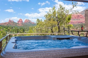 6-person Hot Tub