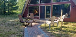 morning coffee or afternoon cocktails? This is the perfect place 