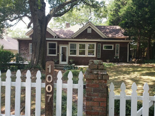 Charming Historic house in the heart of Stone Mountain Village.