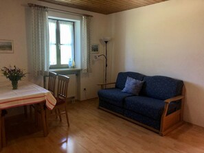 Ferienwohnung 3, 42 qm mit 1 Schlafzimmer, Wohnküche, Balkon-Wohnen