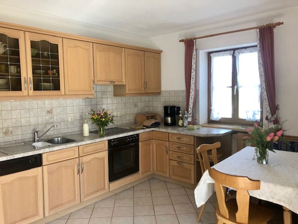 Ferienwohnung 1 ,48 qm mit 1 Schlafzimmer, Wohnküche, Terrasse-Küche