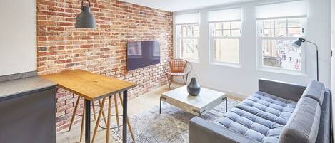 Modern Industrial @ Golden Lion Apartments, Whitby - Stay North Yorkshire