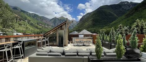 7.1-telluride-downtown-penthouse-rooftop_patio_2