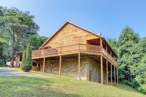 Willow Heights Lodge's exterior