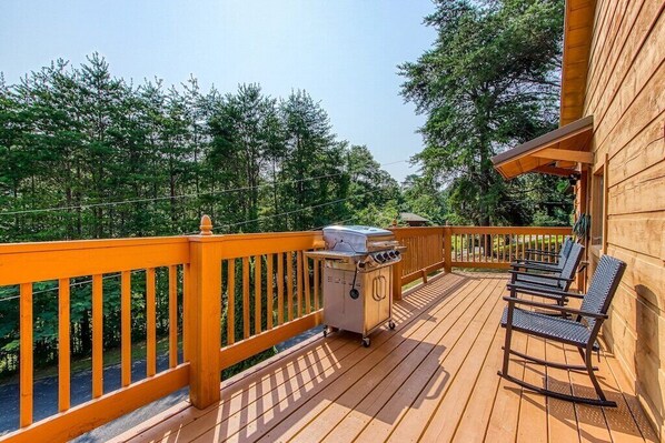 Willow Heights Lodge's spacious deck